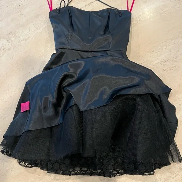 Vintage Betsy Johnson Black Strapless w removable “halter” strap - Picture 9 of 16